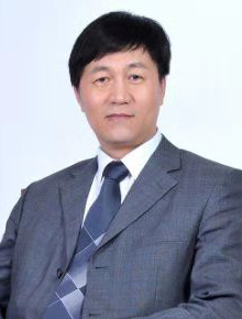 陆云泉：管理学博士，数学特级教师，全国模范教师。前海淀区教育工委副书记，区教委主任。现任北京一零一中学校长，海淀区政协常委，中国宋庆龄基金会理事。