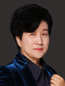 陈争：北京市第一0一中学化学特级教师。全国化学新课程改革先进个人，全国化学奥林匹克竞赛优秀辅导员，北京市新课改现场课比赛特等奖获得者。出版专著《中学化学转变学生学习方式的策略研究》。多篇论文发表于《化学教育》等核心期刊。<br>从创新教学方式到转变学生的学习方式；从探索学科本质到研究学生认知方式和思维模式；从开发校本教材到建构化学特色课程，陈争老师始终走在化学教学改革和探索的前列。<br>陈争老师善于把教学理论浑然实践于课堂，回归问题本体，捕捉学生思维发展的关键节点。她的课堂知识脉络、问题解决、探究活动、学生思维等多条线索交织并进，大量真实丰富的课堂生成，使课堂充满生命力。<br>陈争老师关注教育均衡化发展，发挥特级教师的辐射作用，积极参与支教和区域间的学术交流活动。
