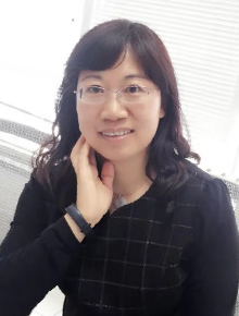 邢秀清：历史教研组长，海淀区兼职教研员，北京市骨干教师。教学方面：2008年获北京市说课一等奖;2009年获海淀区教学基本功比赛综合一等奖；2013年获全国历史优质课二等奖；2017年《两极格局形成》获教育部“一师一优课、一课一名师”优课；2018年获第二届“燕园杯”中学生历史写作大赛优秀指导教师称号；科研方面：担任海淀区区级课题“历史学科核心素养策略培养的研究”的负责人。参与编写《历史教科书（供澳门特别行政区使用）》，参与编写《历史课标解析与史料研习经济与社会生活》、独立编著《讲给孩子的历史故事.世界史（上）》等书；教育方面： 2008年获北京市紫禁杯优秀班主任特等奖；2013年获“北京市学生最喜爱班主任”荣誉称号。2017年获“北京市家庭教育大讲堂专家”。