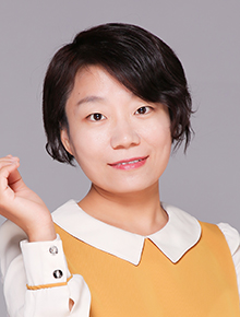 贺丽珍：北京市紫禁杯优秀班主任，海淀区优秀班主任，“学生最喜爱的班主任”，在北京市和海淀区班主任基本功大赛上获奖；海淀区数学骨干教师，数学兼职教研员。她善于学习、实践和反思，是用爱心和责任、智慧和能力、促进学生更全面健康成长的优秀班主任，是学生心目中“小个子，大能量”、给予他们信任和理解、带领学生探索与创新的班主任。她综合运用现代教学的先进理念，并逐步形成自己的教学观点和风格：与学生共同营造宽松和谐、有利于学生高效学习探究的数学课堂，激发学生学习数学的兴趣。她所撰写的教育、教学论文多次在北京市和海淀区获奖，在各类杂志上发表论文数篇；辅导学生参加全国数学联赛、北京市数学竞赛获得一、二等奖若干；多次承担市、区级研究课，备受好评；参与多项课题研究。“做一名好教师”这一既朴素又崇高的教育信念一直激励着她前行。
