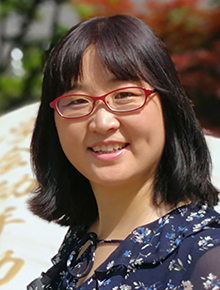 王红庚：中学高级教师，北京市骨干教师，海淀区初中生物学科督学，北京市优秀科技辅导教师，海淀区科技之星。国家二级心理咨询师。 北京市上地实验学校生物组教研组长。<br>她在教学中，开展探究性学习和自主性学习活动，使学生成为课堂学习的主人，体会到学习的乐趣和知识的魅力。工作中非常关注学生的身心健康，及时解决学生身体和心理问题。近年来做了《基因的显性和隐性》、《观察法》等多节市级、区级公开课。教学设计多次在市、区级获奖并发表。<br>她辅导学生的科技项目在北京市中小学生金鹏科技论坛和北京市青少年科技创新大赛中多次获奖。<br>工作理念：希望每个学生能够“关爱自我，热爱生活，珍爱生命，博爱自然”，成为健康快乐、对社会有益的人！