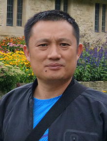 李从林：男，汉族，1972年10月生，中共党员，大学本科学历，化学教育专业，安徽省特级教师，正高级职称。1996年毕业后在安徽省示范高中—淮南二中任教。一直从事高中化学教学，担任过12年班主任工作，承担过8届高三毕业班教学，先后担任过学校教科室主任和政教处主任，2018年9月调入北京一零一中怀柔校区工作，任化学教师并负责高中教学管理。工作中曾获得市级学科带头人、市青年岗位能手、市政府特殊津贴、安徽省“教坛新星”、全国优秀教师等荣誉称号。现在为教育部“国培计划”—全国中小学名师领航工程班学员。