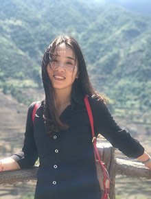 李润利: 中学高级职称，北京市骨干教师，海淀区兼职教研员，西苑小学教学主任。多次参与海淀区、北京市课堂教学展评活动并获得一、二等奖。参与海淀区、北京市课题项目多项，发表论文多篇。参与北师大攀登英语绘本故事教材撰写，人教社《新起点英语教材》五年级教师用书、活动手册的编委。2013年至今为北师大继教中心聘请为专家教师，曾多次去海南、广州、深圳，山西、内蒙、密云、顺义等地进行课堂教学指导并得到好评。