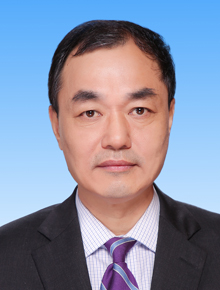 张新村：中学高级教师，兼任语文教研组长，荣获教育部“全国百佳语文教师”、北京市骨干教师、海淀区优秀共产党员等称号。<br>热爱党的教育事业，坚守三尺讲台，培养学生的健全人格，做有灵魂的教育，始终把培育未来卓越的担当人才作为一个教育者崇高的职业追求。从教35年，一心扑在教学上，坚持战斗在教学一线，勤勉朴实，孜孜以求，勇于担当，乐于奉献，教育教学成绩优异。热爱语文教育事业，着力发展学生的核心素养，促进学生全面而有个性的发展，为学生构建美好的精神家园尽职尽责。