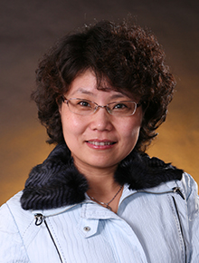 田媛：北京市第一O一中学数学高级教师，北京市特级教师。2007年、2010年、2013年、2016年被评为北京市中学市级学科带头人，2006年被评为海淀区班主任带头人，2005年获北京市“紫禁杯”班主任特等奖，2009年被评为北京市优秀教师、全国高中“十佳”优秀班主任等。1999年连续三届被选为海淀区人大代表，任海淀区人大常委会委员，2008年当选北京市第十三届人大代表，2012年被选为海淀区政协委员。2007年和2012年两次被评为“为海淀区建设做出突出贡献的统一战线先进个人” ，2008年至今被聘为海淀区名师工作站数学组导师并被评为优秀导师、海淀区进修学校兼职教研员， 2015年以来参与北京市教育学院“伙伴研修计划”，培养来自大兴、延庆等区县的教师，2016年被聘为海淀区人民政府高中数学学科督学。2011年、2014年主持科研课题《数学概念课教学实效性的专题研究》、《基于高中数学概念本质的课堂教学研究》。